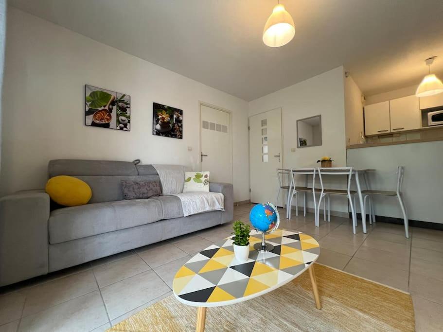 T2 Calme Et Paisible Parking Apartment การ์กาซอน ภายนอก รูปภาพ