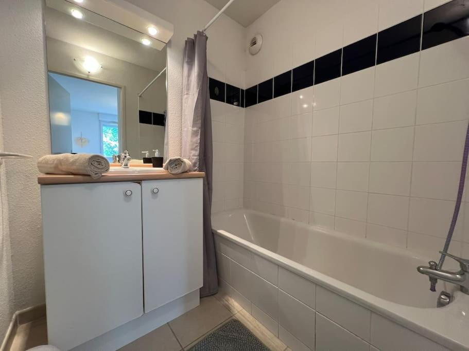 T2 Calme Et Paisible Parking Apartment การ์กาซอน ภายนอก รูปภาพ